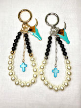 Load image into Gallery viewer, Skull and Pearl Bag Charm Keychain