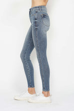 Load image into Gallery viewer, Judy Blue Full Size Tummy Control Contrast Wash Skinny Jeans