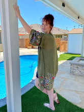 Load image into Gallery viewer, Embroidered Floral Kimono - Women's