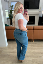 Load image into Gallery viewer, Judy Blue Bree High Rise Control Top Distressed Straight Jeans