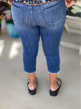 Load image into Gallery viewer, Judy Blue Mid Rise Distressed Capri