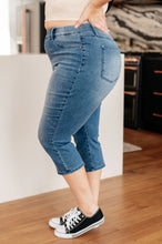 Load image into Gallery viewer, Judy Blue Emily High Rise Cool Denim Pull On Capri Jeans
