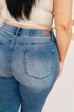 Load image into Gallery viewer, Judy Blue Emily High Rise Cool Denim Pull On Capri Jeans
